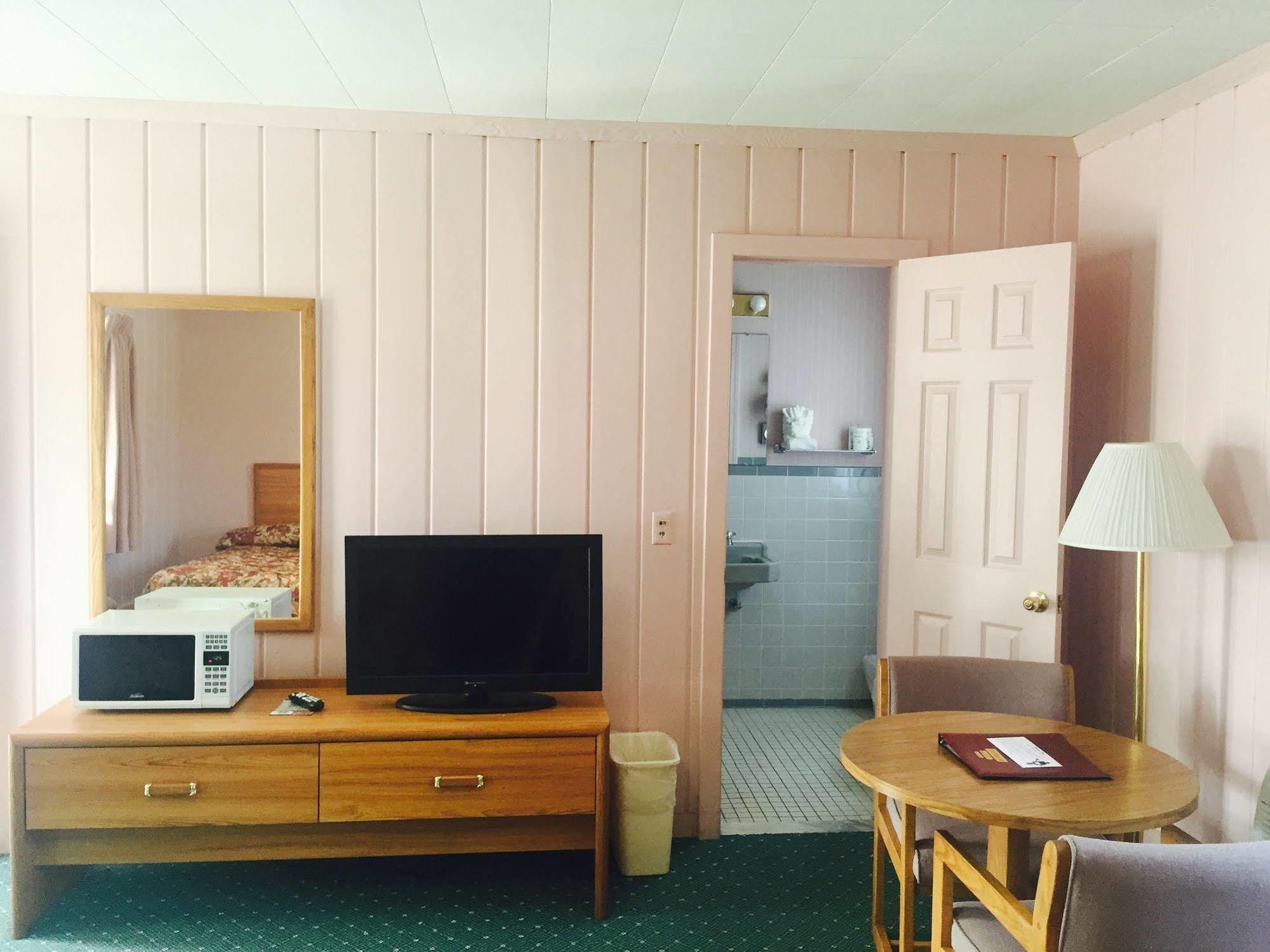Rainbow Motel Mackinaw City Esterno foto