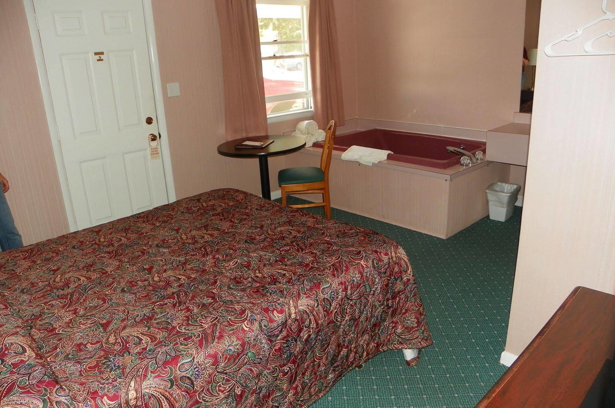 Rainbow Motel Mackinaw City Esterno foto