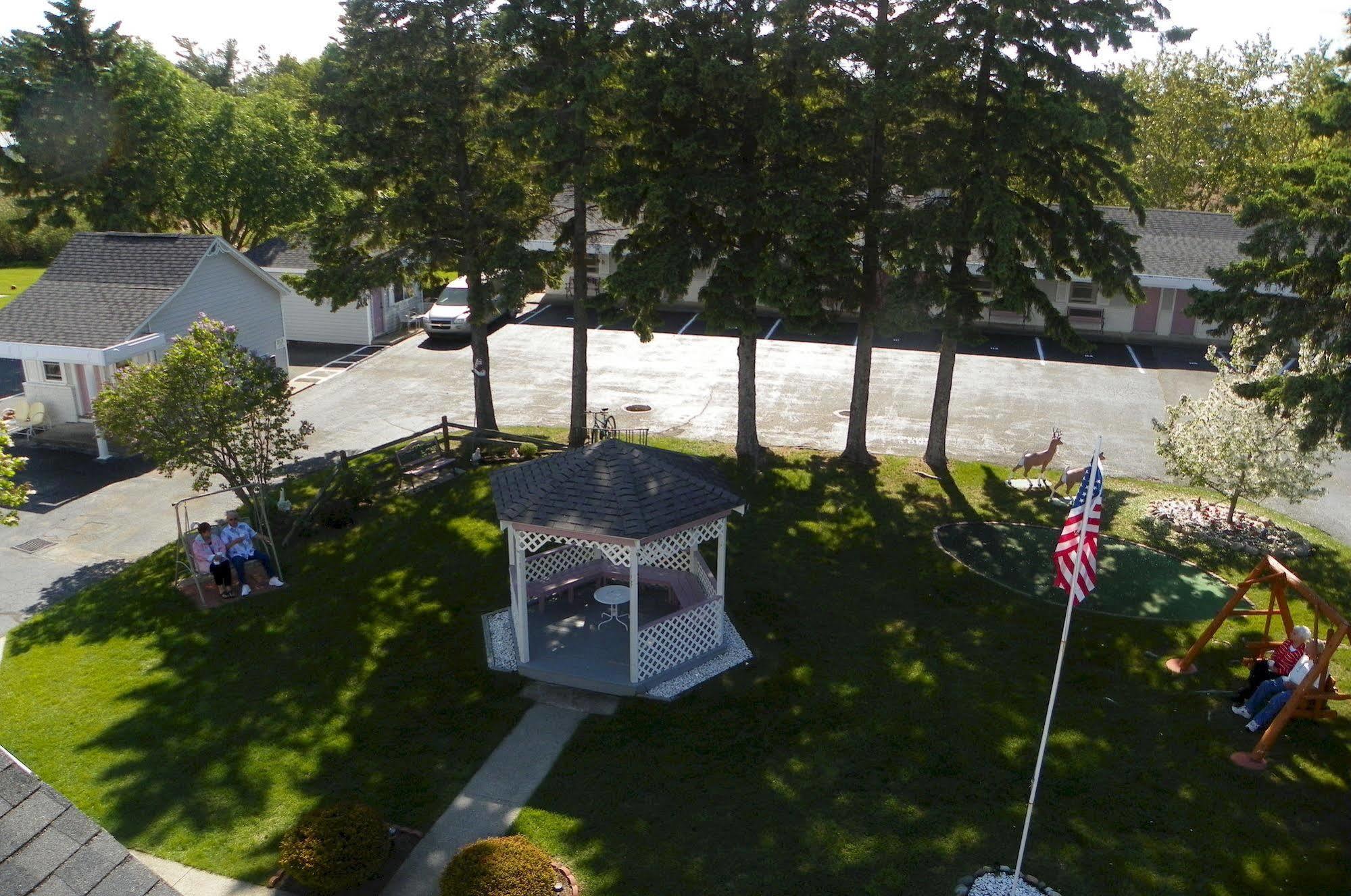 Rainbow Motel Mackinaw City Esterno foto